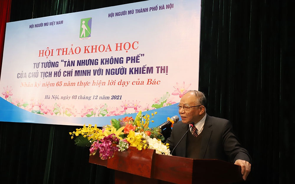 GS, TS Hoàng Chí Bảo chia sẻ tư tưởng của Bác Hồ trong công tác chăm sóc thương, bệnh binh tại hội thảo. Từ lời dạy “Tàn nhưng không phế” của Bác Hồ -0