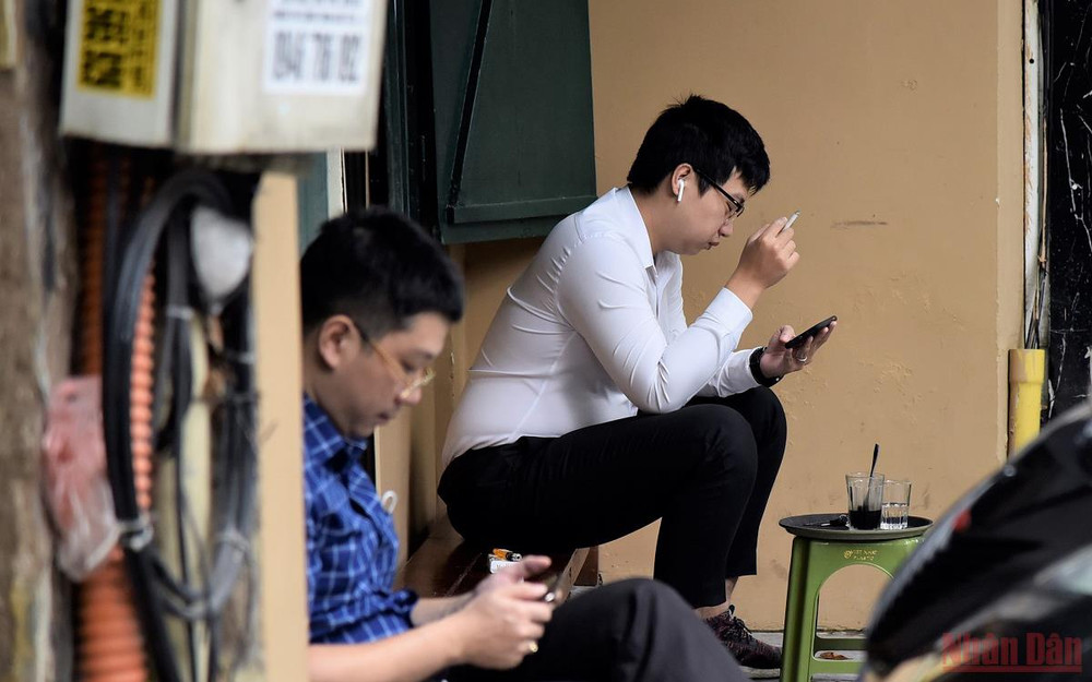 Quán phở, cafe Hà Nội mở cửa đón khách trở lại sau thời gian dài giãn cách