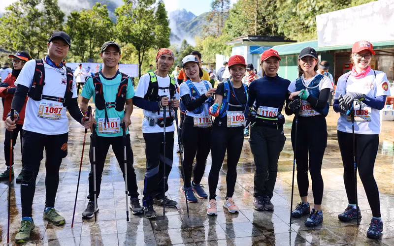 Các vận động viên chuẩn bị xuất phát từ Trạm Tôn