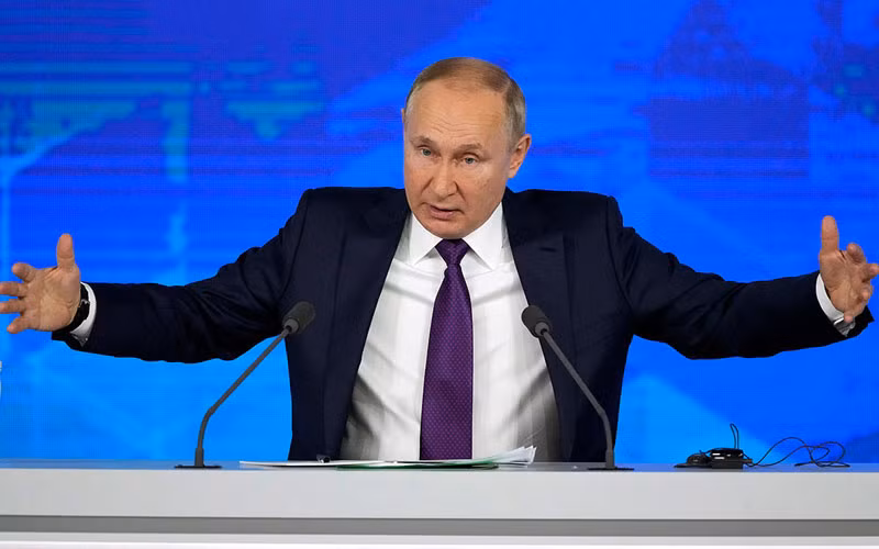 Tổng thống Nga V.Putin tại họp báo. (Ảnh: RBC)
