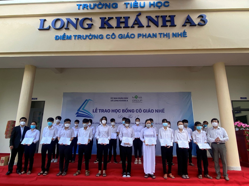 Những suất học bổng cô giáo Nhế giúp các em viết tiếp ước mơ đến trường. “Học bổng cô giáo Nhế” – 17 năm vun đắp những mầm xanh -0