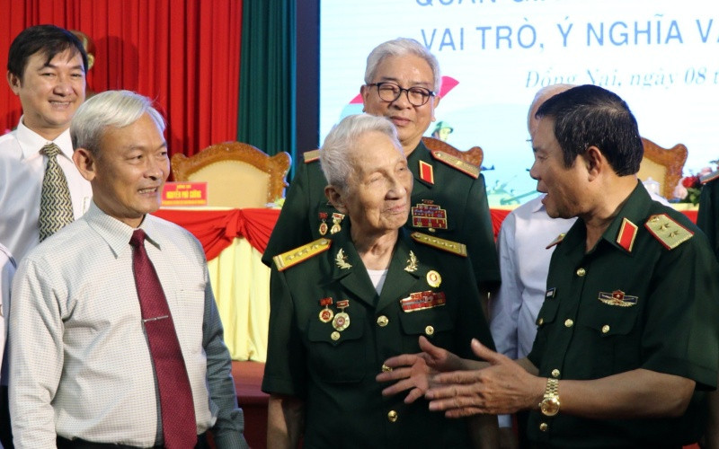 Lãnh đạo Bộ Quốc phòng và Tỉnh ủy Đồng Nai trao đổi ý kiến với nhân chứng lịch sử. Hội thảo khoa học về Quân Giải phóng miền Nam Việt Nam -0