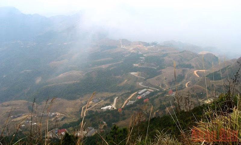 Toàn bộ khu du lịch Mẫu Sơn, Lộc Bình (Lạng Sơn) chìm trong giá lạnh.