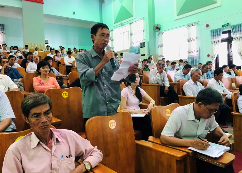 Cử tri huyện Nhơn Trạch kiến nghị tại buổi tiếp xúc. Trưởng Ban Tuyên giáo T.Ư Võ Văn Thưởng tiếp xúc cử tri tại Đồng Nai -0