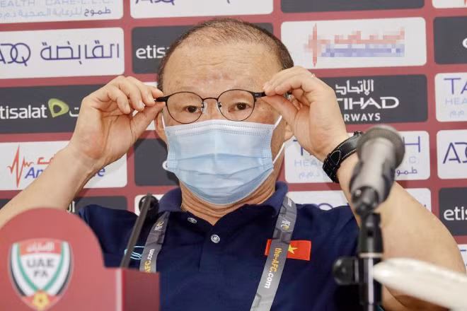 Huấn luyện viên Park Hang Seo tham dự buổi họp báo tối 14-6. 