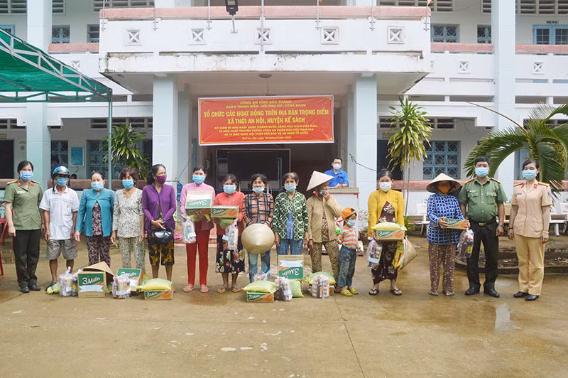 Công an Sóc Trăng tổ chức nhiều hoạt động chăm lo người nghèo -0