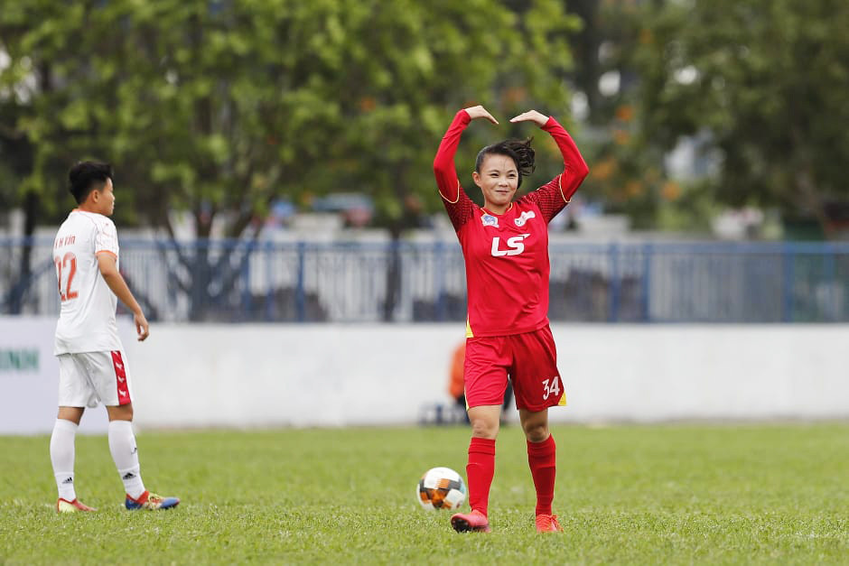 Ngọc Trâm (số 34) ghi bàn thắng duy nhất, giúp U19 nữ TP Hồ Chí Minh giành chiến thắng trước U19 nữ Sơn La. (ẢNH: VFF)