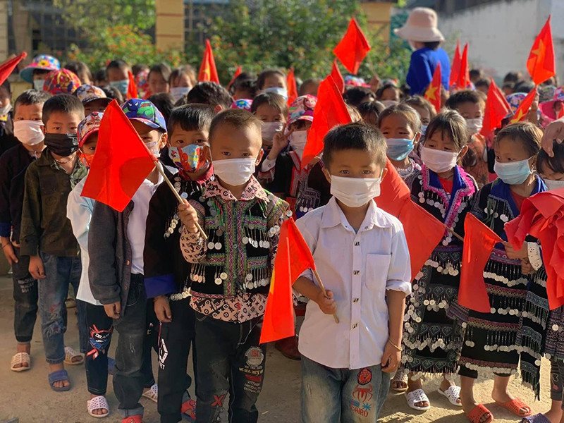 Học sinh vùng cao huyện Trạm Tấu (Yên Bái) trong ngày khai giảng! Các địa phương khai giảng năm học mới -0