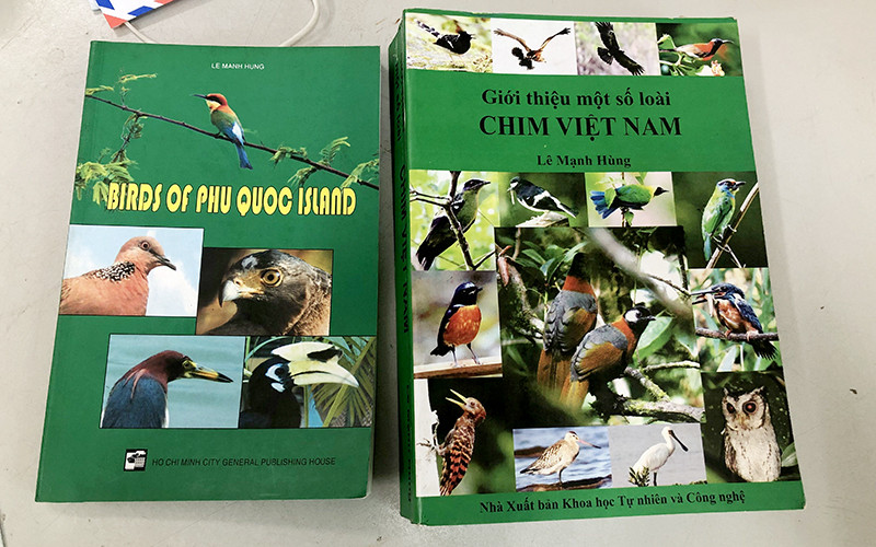 Những cuốn sách về chim của Tiến sĩ Lê Mạnh Hùng. Theo cánh chim trời -0