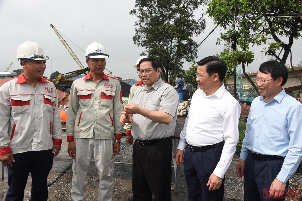 Thủ tướng Phạm Minh Chính kiểm tra tiến độ thi công dự án cầu Như Nguyệt. Thủ tướng Phạm Minh Chính thăm công nhân ở khu công nghiệp tỉnh Bắc Giang -0