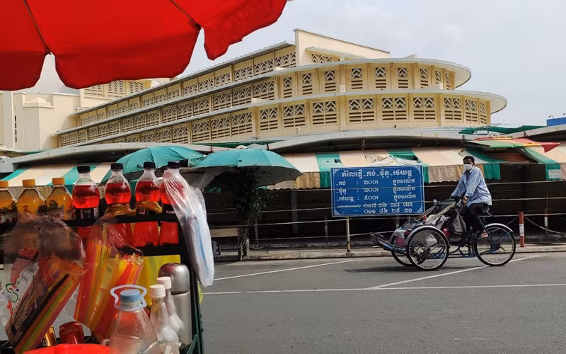Người lao động ở Phnom Penh gặp nhiều khó khăn do đại dịch Covid-19.