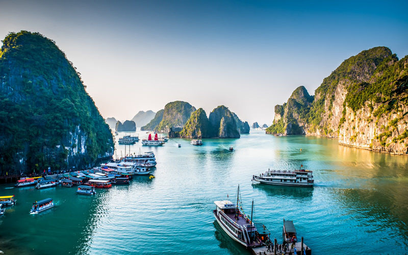 Vịnh Hạ Long là một trong những điểm đến được du khách quốc tế yêu thích (Ảnh: CNTraveler)