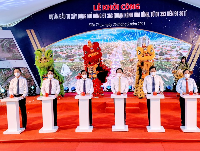 Khởi công công trình nâng cấp đường tỉnh 363 đoạn kênh Hòa Bình có trị giá gần 600 tỷ đồng. (Ảnh: Quang Dũng) Bài 5: Kiên định thực hiện hiệu quả mục tiêu kép -0