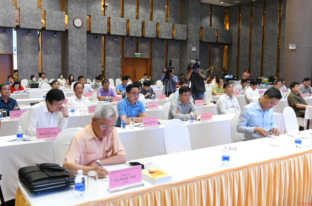 Các thành viên Hội đồng chung khảo Giải Báo chí quốc gia lần thứ XVI - năm 2021. (Ảnh: THÀNH ĐẠT) 152 tác phẩm báo chí vào chung khảo Giải Báo chí quốc gia lần thứ XVI -0