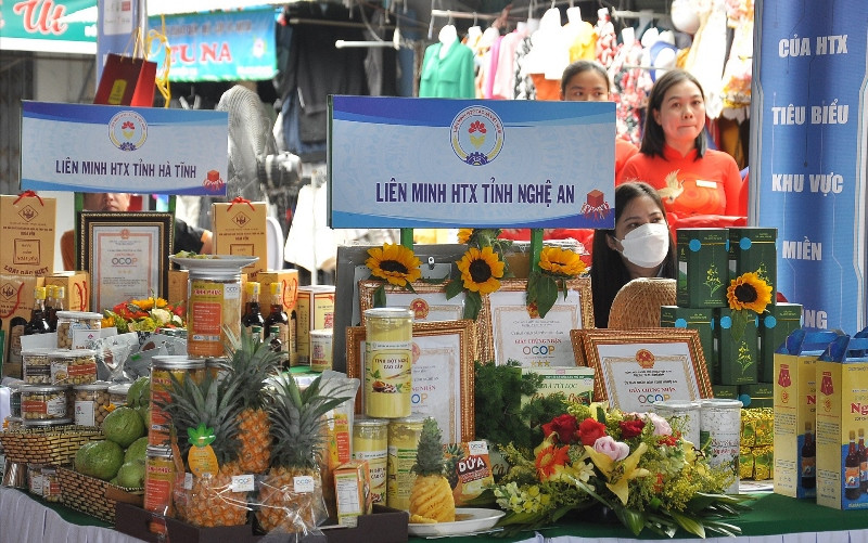 Các gian hàng trưng bày tại Ngày hội xúc tiến thương mại. Đẩy mạnh chuyển đổi số để phục hồi và phát triển bền vững -0