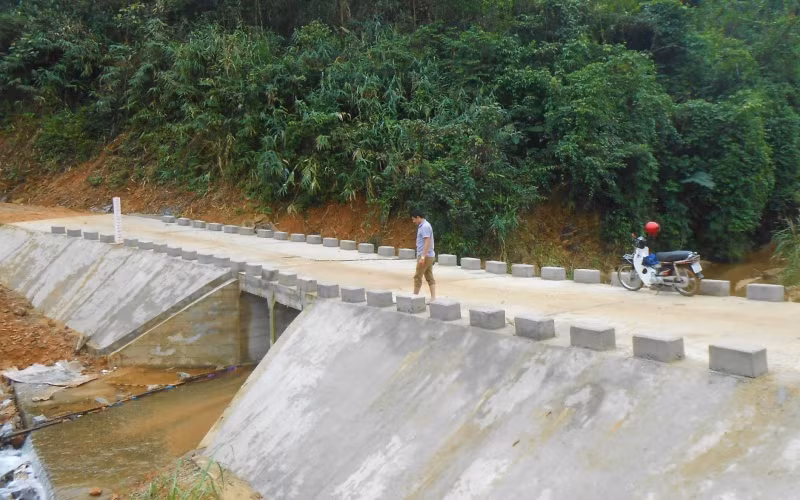 Tỉnh Quảng Bình ưu tiên nguồn vốn đầu tư hạ tầng vùng miền núi để nâng cao đời sống cho người dân.