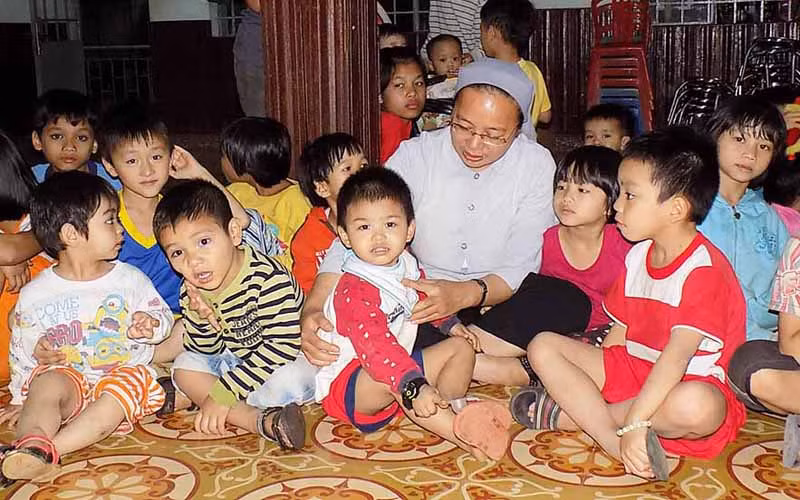 Nhà trẻ mồ côi Sao Mai (phường Ia Kring, TP Pleiku) do các nữ tu dòng Phao Lô nuôi dưỡng, chăm sóc hàng trăm trẻ mồ côi, cơ nhỡ.