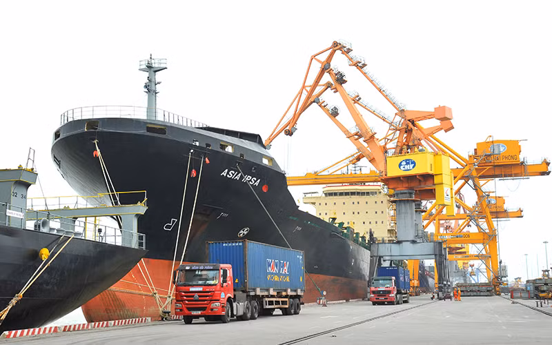 Xuất khẩu sôi động ngày đầu năm.