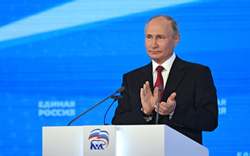 Tổng thống Nga V.Putin phát biểu tại phiên toàn thể Đại hội lần thứ XX của đảng Nước Nga thống nhất (Nguồn: RIA-Novosti).