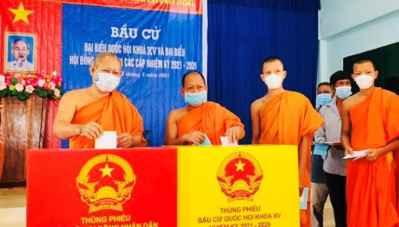 Các vị sư sãi và đồng bào Khmer ở Bạc Liêu hằng hái đi bầu cử. Cử tri Bạc Liêu nô nức đi bầu cử -0