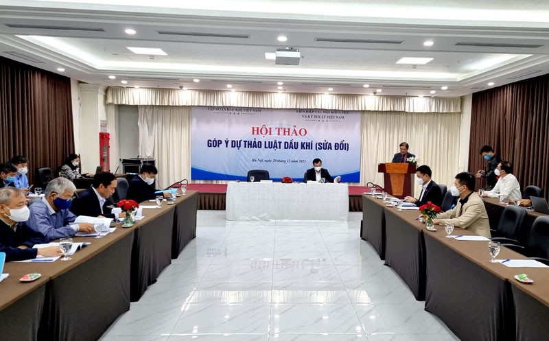 Nhiều nhà khoa học tham dự Hội thảo góp ý Dự thảo Luật Dầu khí sửa đổi.