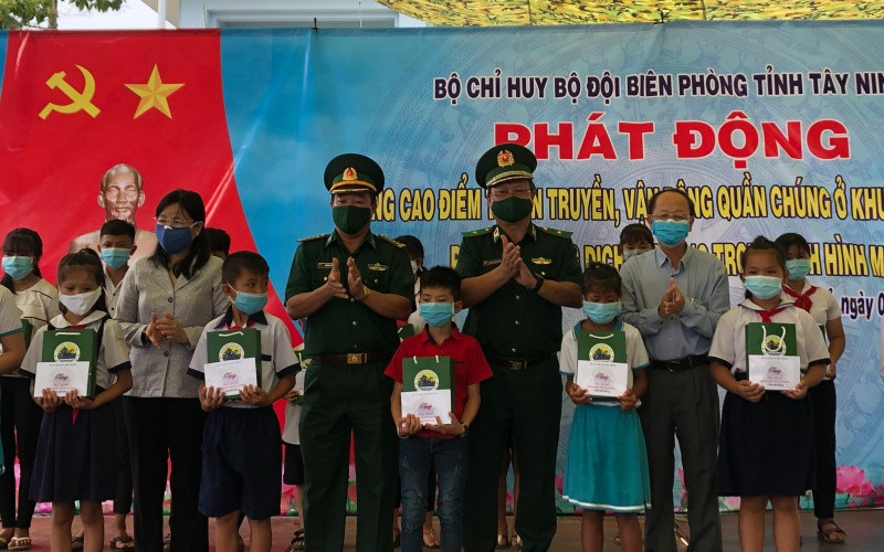 Phát động toàn dân bảo vệ biên giới. Bài 3: Sát cánh cùng các địa phương phía nam chống dịch -0