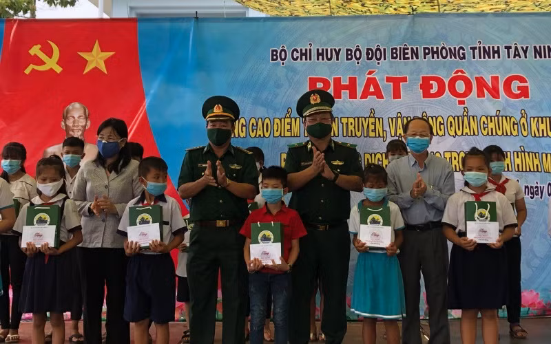 Bài 3: Sát cánh cùng các địa phương phía nam chống dịch -0
