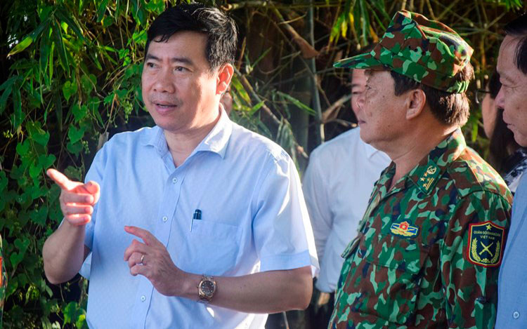 Chủ tịch UBND tỉnh Đồng Tháp Phạm Thiện Nghĩa (bìa trái) chỉ đạo công tác phòng, chống dịch Covid-19 trước, trong và sau Tết tại các huyện biên giới. Học sinh, sinh viên Đồng Tháp nghỉ học, chờ thông báo mới (Tin ghép) -0