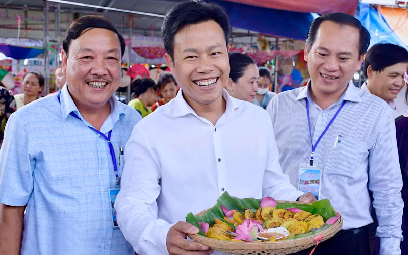 “Cháy hàng” Ngày hội bánh dân gian ở Cà Mau -0