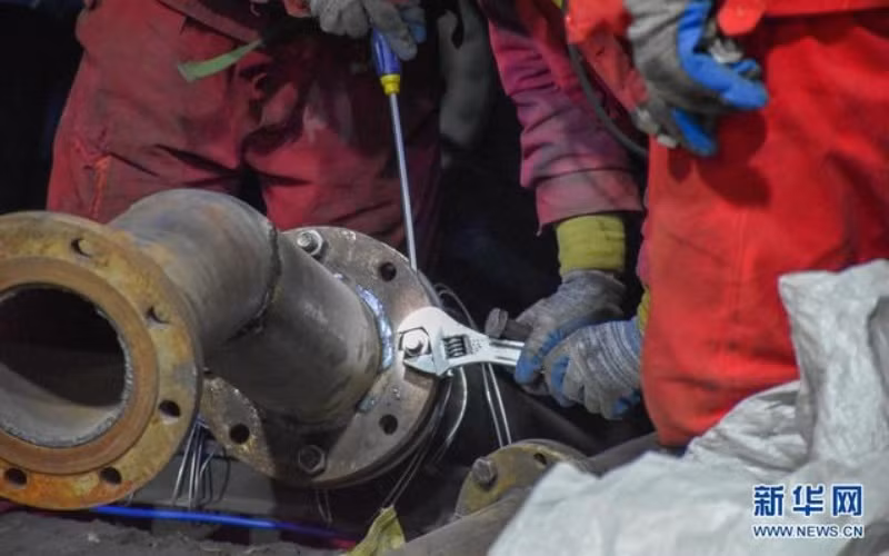 Công tác cứu hộ vẫn đang được tiến hành khẩn trương. (Ảnh: Tân Hoa xã)