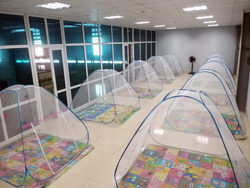 Công ty TNHH Vạn Lợi gấp rút sắp xếp chỗ ở cho công nhân làm việc tại nhà máy. Ảnh: THÁI SƠN 30_6_Bac_Ninh_3-1625144030102.jpg