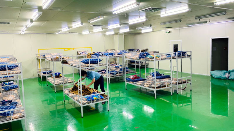 Chuẩn bị chỗ ở chô công nhân công ty TNHH Si Flex Bắc Giang trở lại làm việc. Ảnh: ĐẶNG GIANG 30_6_Bac_Giang_2-1625144029774.jpg