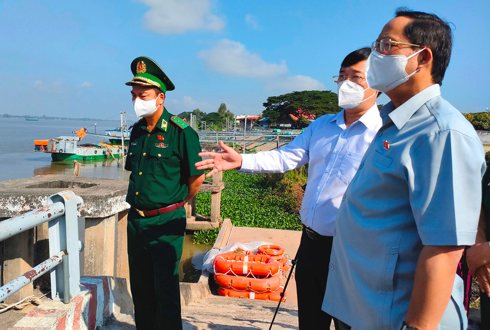 Phó Chủ tịch Quốc hội Trần Quang Phương và Bí thư Tỉnh ủy Đồng Tháp Lê Quốc Phong thị sát Cửa khẩu Quốc tế Thường Phước. Thực hiện hiệu quả phương châm “Cao hơn một mức và nhanh hơn một bước” -0