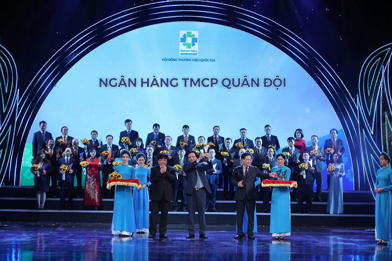 MB được vinh danh “ngân hàng tiêu biểu về tín dụng xanh” và “Ngân hàng đồng hành cùng doanh nghiệp SME”