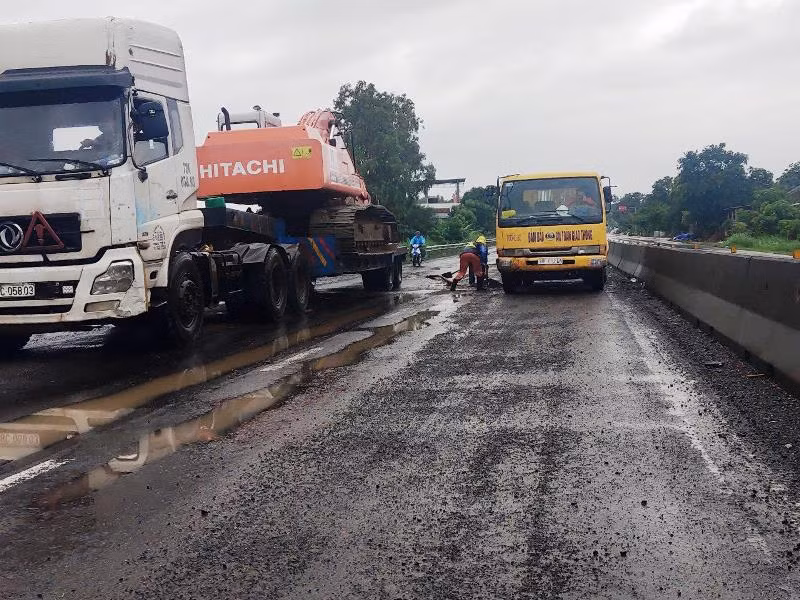 Tập trung xử lý mặt đường, bảo đảm an toàn giao thông trên Quốc lộ 1 qua Phú Yên -0