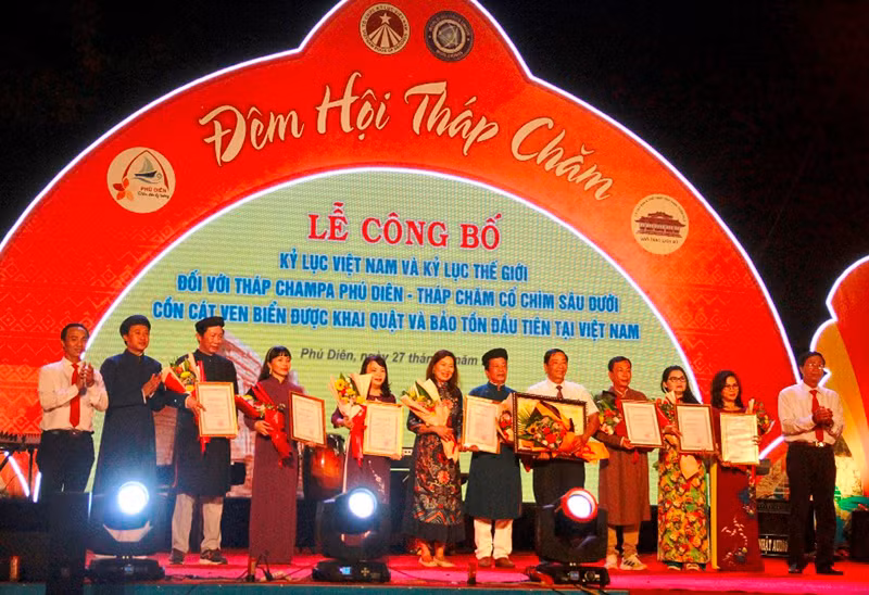 Xác lập kỷ lục Việt Nam và kỷ lục thế giới đối với tháp Champa Phú Diên -0