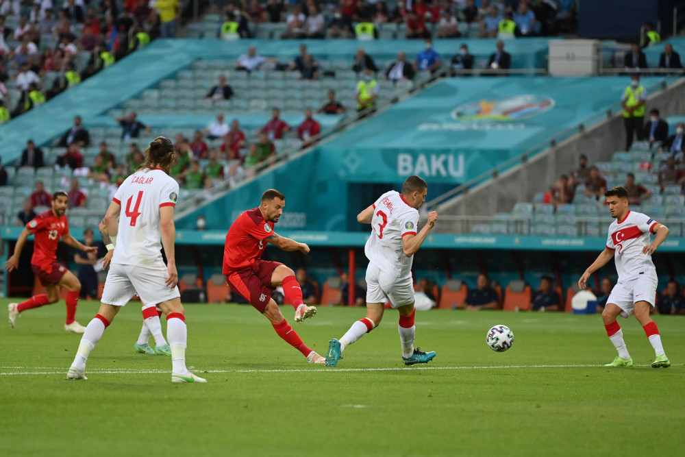 Haris Seferovic dứt điểm hiểm hóc. (Ảnh: UEFA) Shaqiri lập cú đúp giúp Thụy Sĩ thắng 3-1 Thổ Nhĩ Kỳ -0
