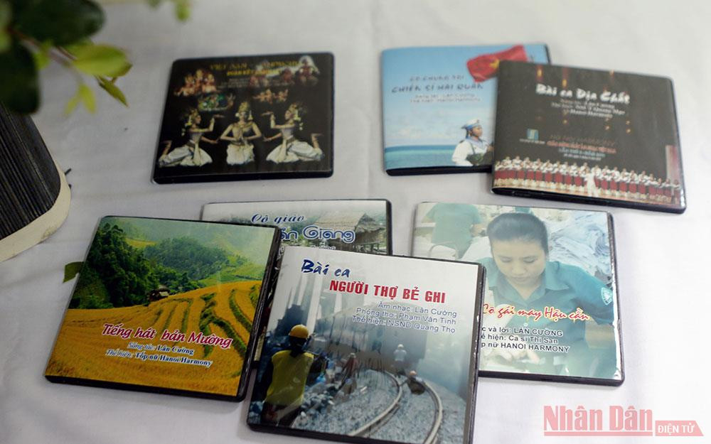 Một số đĩa CD giới thiệu các ca khúc của nhạc sĩ Nguyễn Lân Cường. “Nhật ký trên khóa sol” của nhà cổ nhân học -0