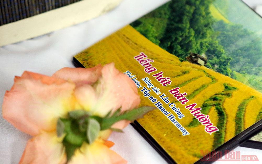 Đĩa CD giới thiệu “Tiếng hát bản Mường” (1959) - ca khúc đầu tiên trong sự nghiệp âm nhạc của nhạc sĩ Nguyễn Lân Cường. “Nhật ký trên khóa sol” của nhà cổ nhân học -0