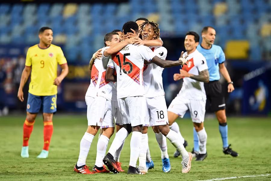 Peru gây bất ngờ khi nhập cuộc đầy tự tin trước Colombia dù bị đánh giá thấp hơn. (Ảnh: Getty)