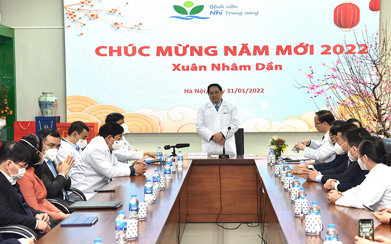 Thủ tướng thăm, chúc Tết đội ngũ y, bác sĩ và các bệnh nhân tại Bệnh viện Nhi Trung ương. Tất cả vì mục tiêu bảo vệ sức khỏe, giữ lại mạng sống cho người bệnh -0