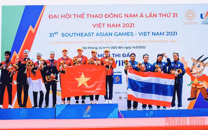 Đội tuyển đua thuyền Việt Nam xuất sắc giành huy chương Vàng nội dung thuyền 4 nữ hạng nặng mái chèo đơn.