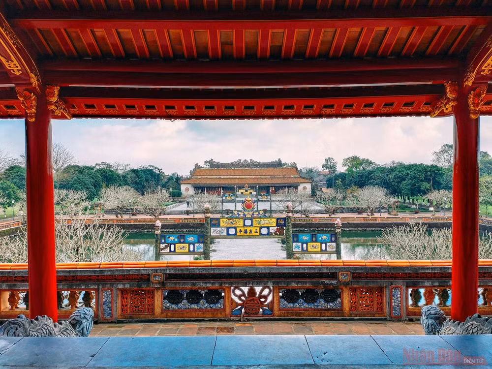 Lát cắt thời gian trên dấu tích Kinh thành Huế -0