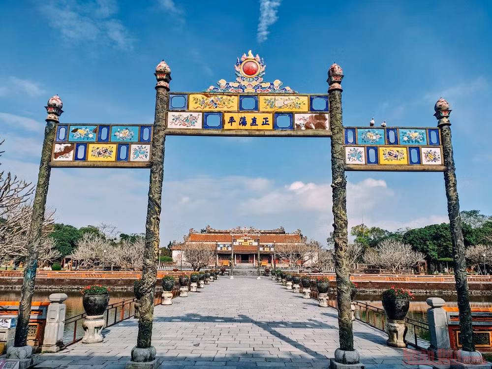 Lát cắt thời gian trên dấu tích Kinh thành Huế -0