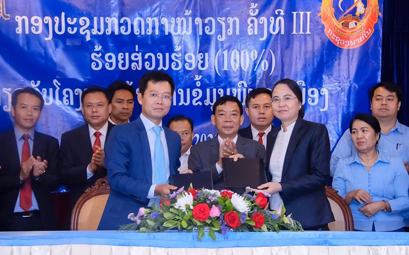 Bàn giao và đưa vào sử dụng Hệ thống đăng ký thông tin và quản lý hộ tịch của công ty Star Telecom với Bộ Nội vụ Lào.