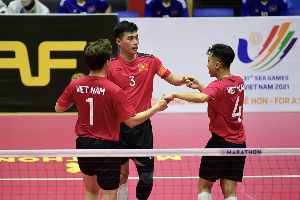 Các thành viên đội tuyển cầu mây Việt Nam ăn mừng những điểm số đầu tiên. (Ảnh: Trần Hải) SEA Games 31 ngày 13/5: Việt Nam dẫn đầu bảng tổng sắp huy chương -0