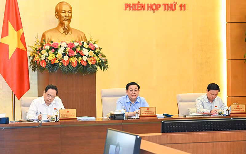 Chủ tịch Quốc hội Vương Ðình Huệ phát biểu ý kiến tại phiên họp Ủy ban Thường vụ Quốc hội. (Ảnh Đăng Anh) 