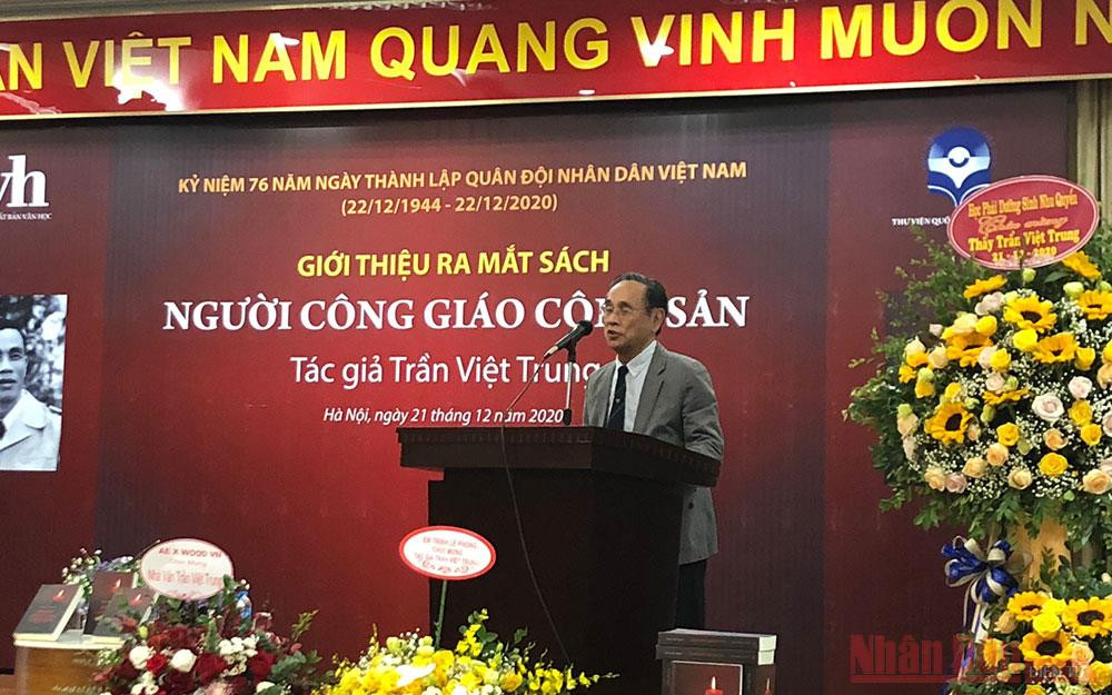 Đại diện gia đình nhà cách mạng Trần Tử Bình phát biểu tại lễ ra mắt sách. Cuộc đời nhà cách mạng Trần Tử Bình qua ngòi bút con trai -0