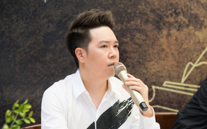 Nam ca sĩ Lê Hiếu cũng góp mặt trong concert này. Pianist Tuấn Nam khởi động hành trình với nhạc Jazz -0