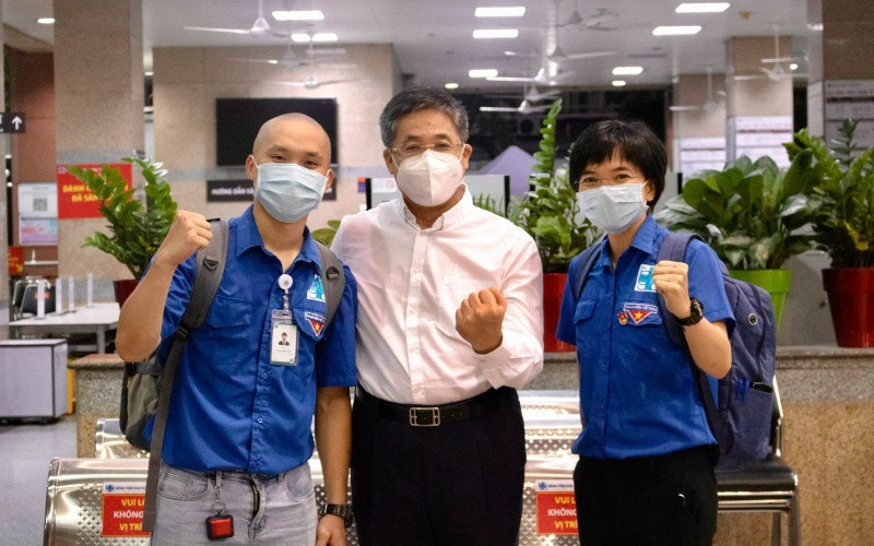 Những bác sĩ Bệnh viện Đại học Y dược TP Hồ Chí Minh tự tin bước vào tâm dịch Bắc Giang. (Ảnh: Võ Mạnh Hảo) Bài 3: Tỏa sáng tình dân tộc, nghĩa đồng bào -0